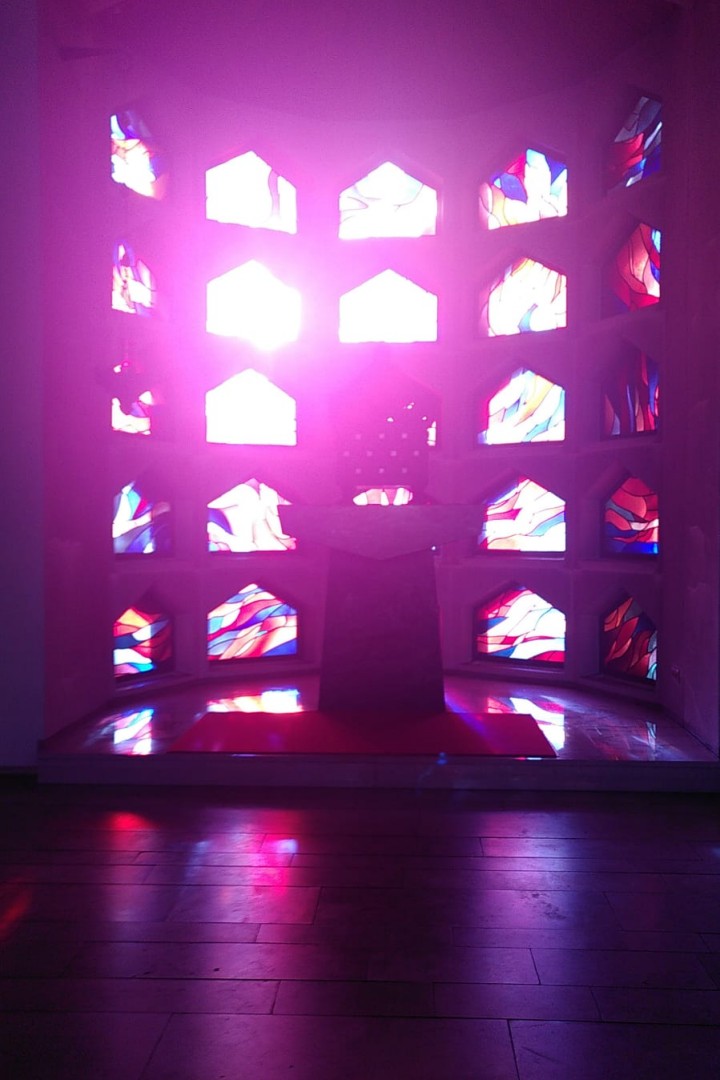 Vor dem Allerheiligsten.