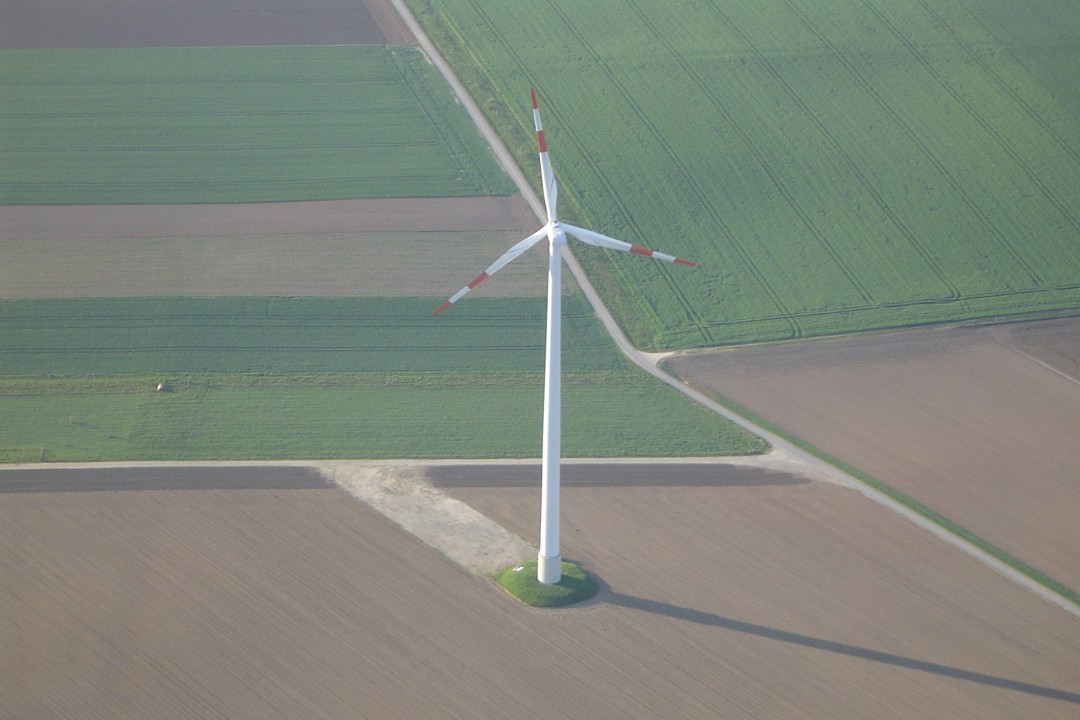 Ein Windrad aus 600m Höhe.